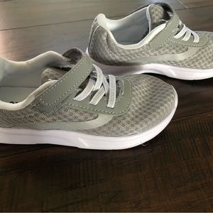 Kids tennis shoes - size 11